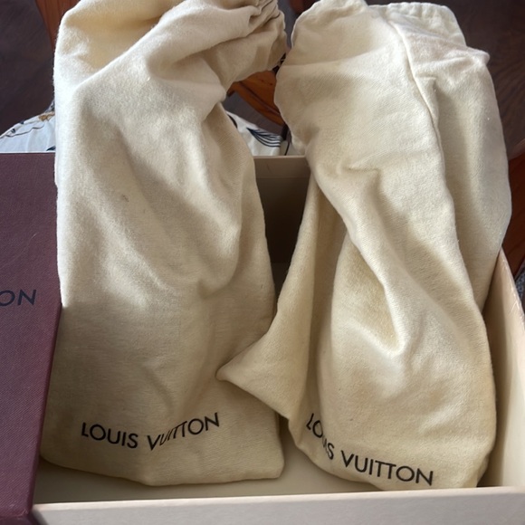 Vintage silver  Louis Vuitton Paris size 37 square toed heel with box and bags - Picture 3 of 7